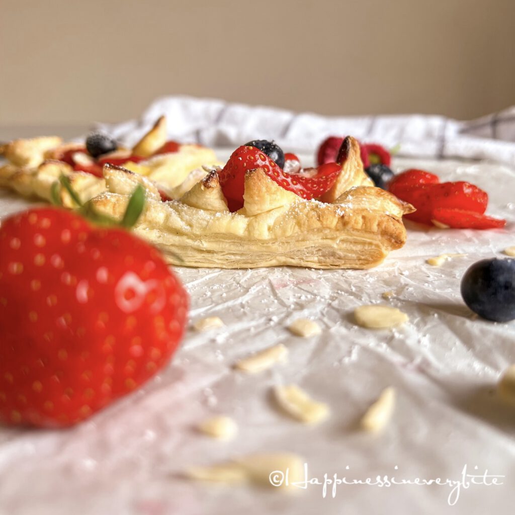 puff pastry tarts with vanilla pudding and strawberries