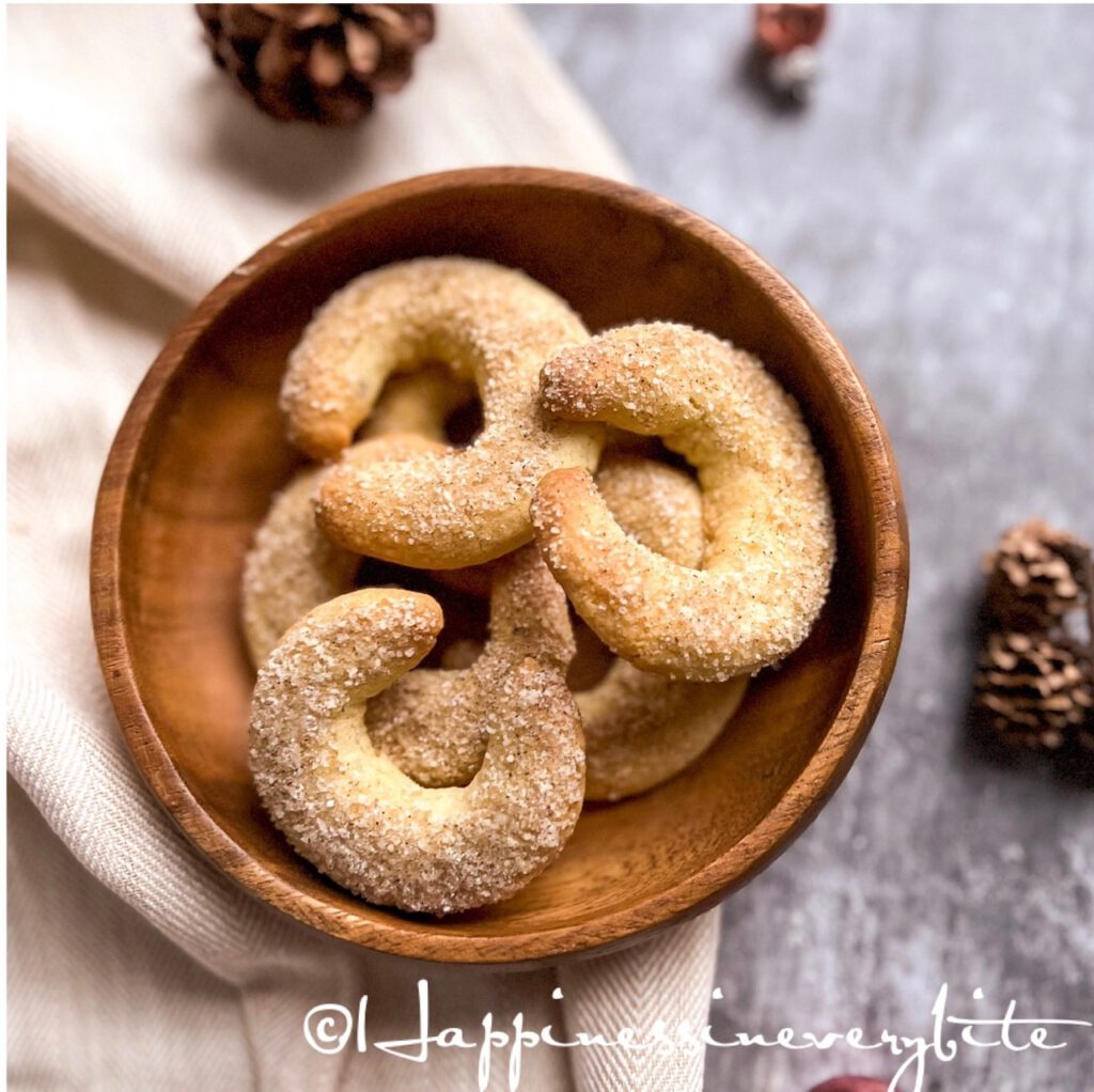 Vegan vanilla almond crescents